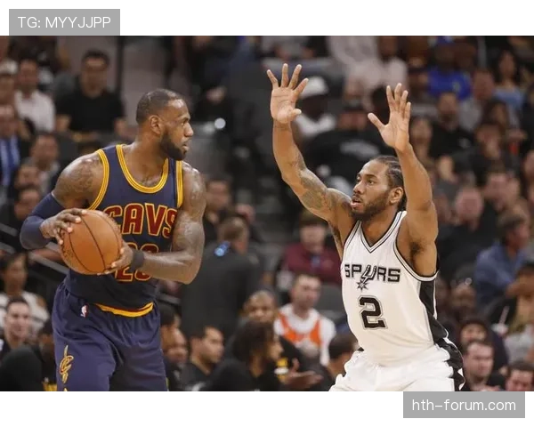 伦纳德赛场再现招牌笑容，球迷热议其罕见一面