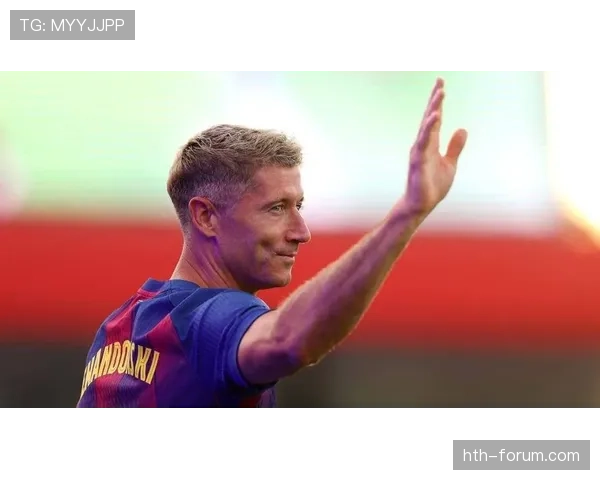 莱万多夫斯基决赛建功 巴萨力克对手捧起国王杯 莱万多夫斯基决赛建功 巴萨力克对手捧起国王杯